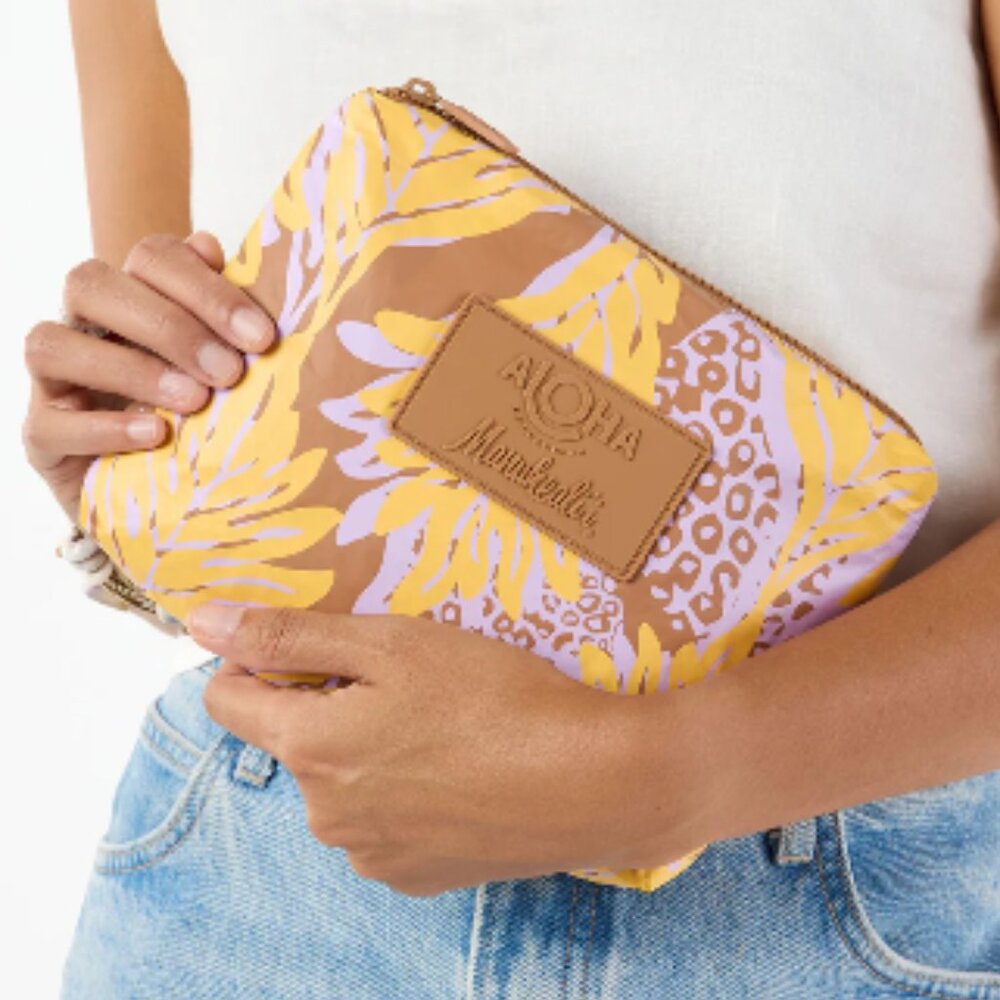 Aloha Collection  Small Pouch Uluwehi NWT